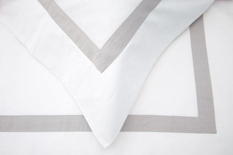 Savile Edge 220 Duvet Cover King White/Silver